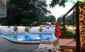 Хотел Лотос